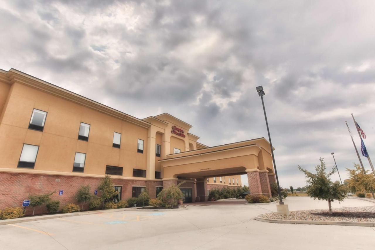 Hampton Inn & Suites Middlebury Экстерьер фото