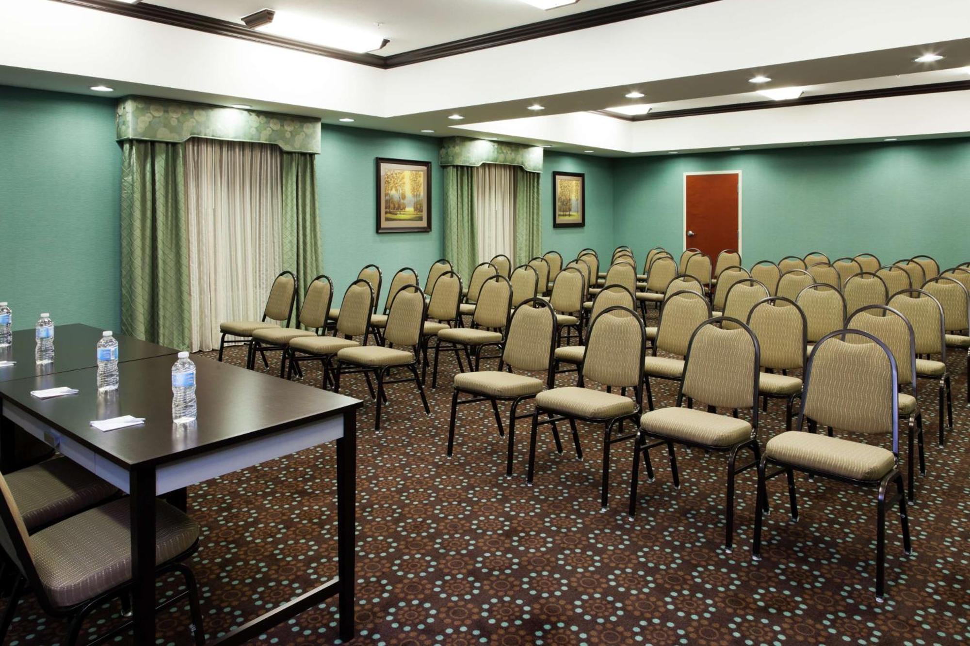 Hampton Inn & Suites Middlebury Экстерьер фото